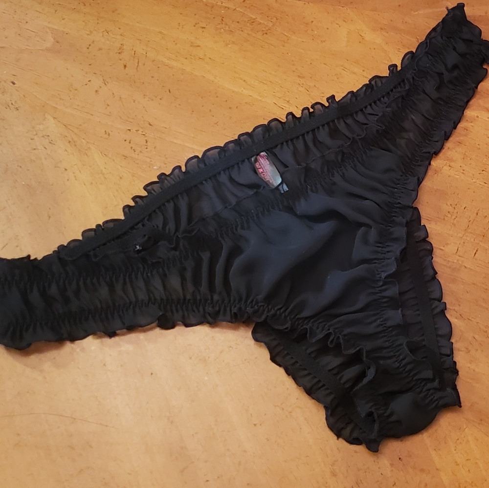 NWOT - Frilly, Semi Sheer Panties       0043